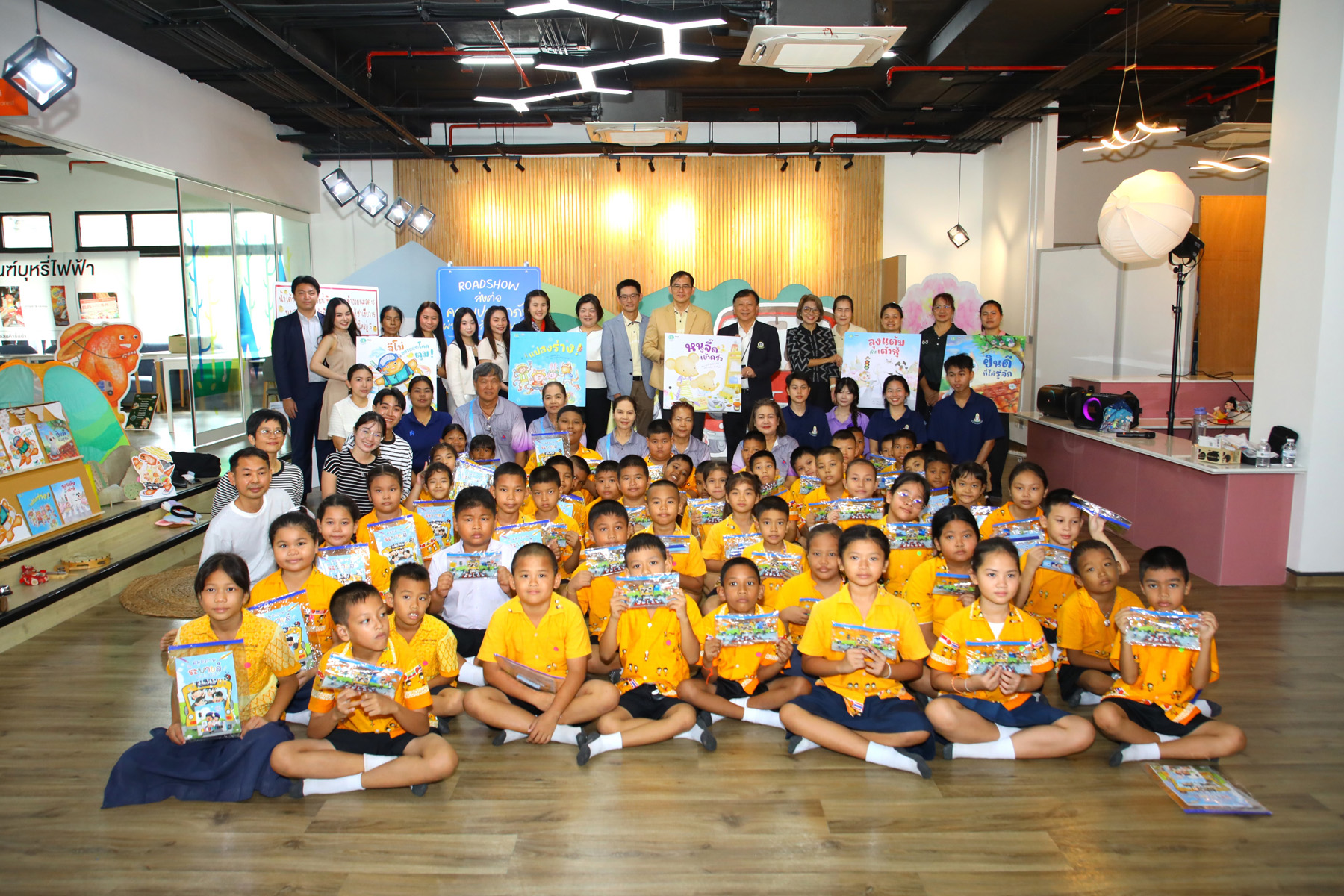 วิริยะประกันภัย จัด “Roadshow ส่งต่อความปลอดภัยผ่านหนังสือนิทานภาพ”